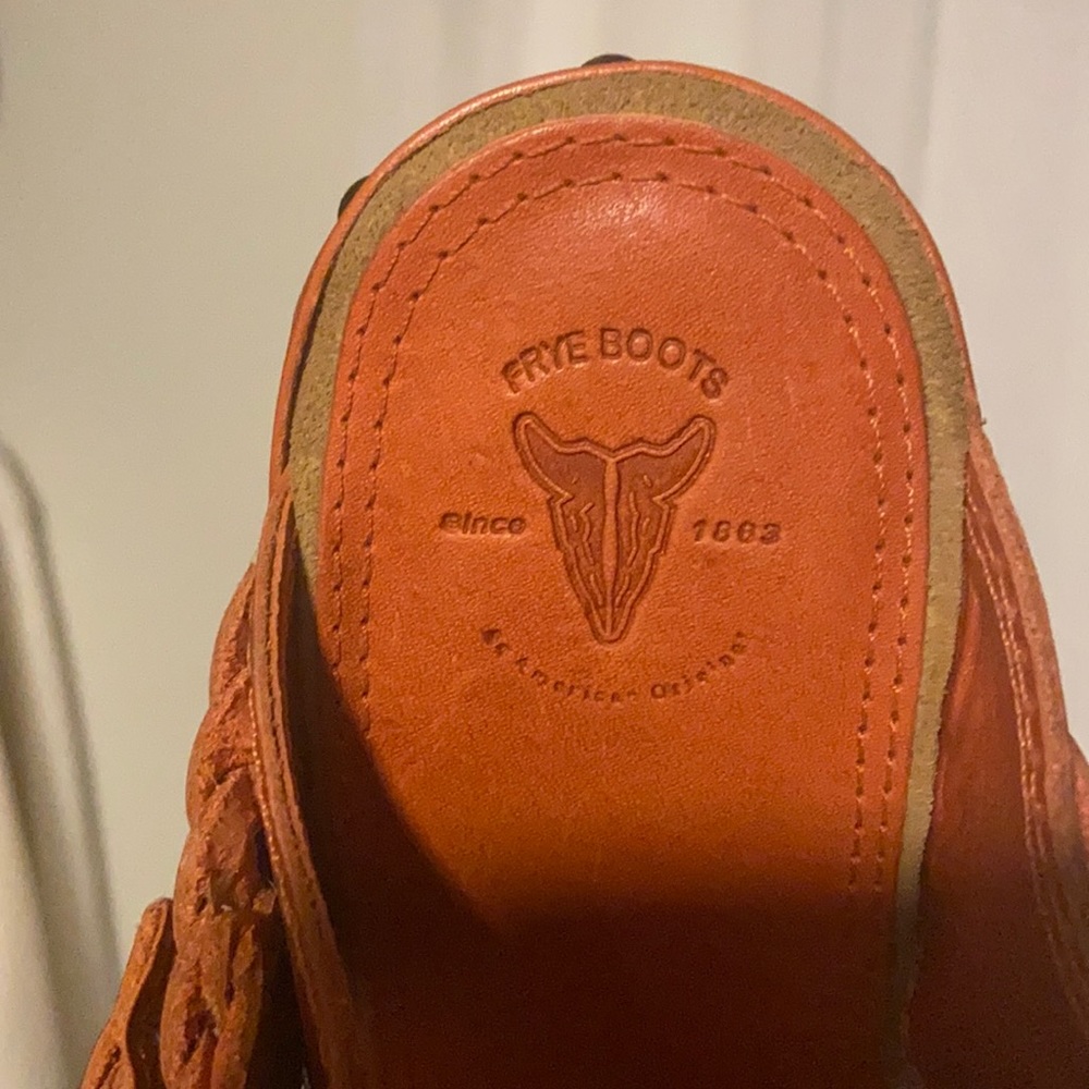 Frye clog